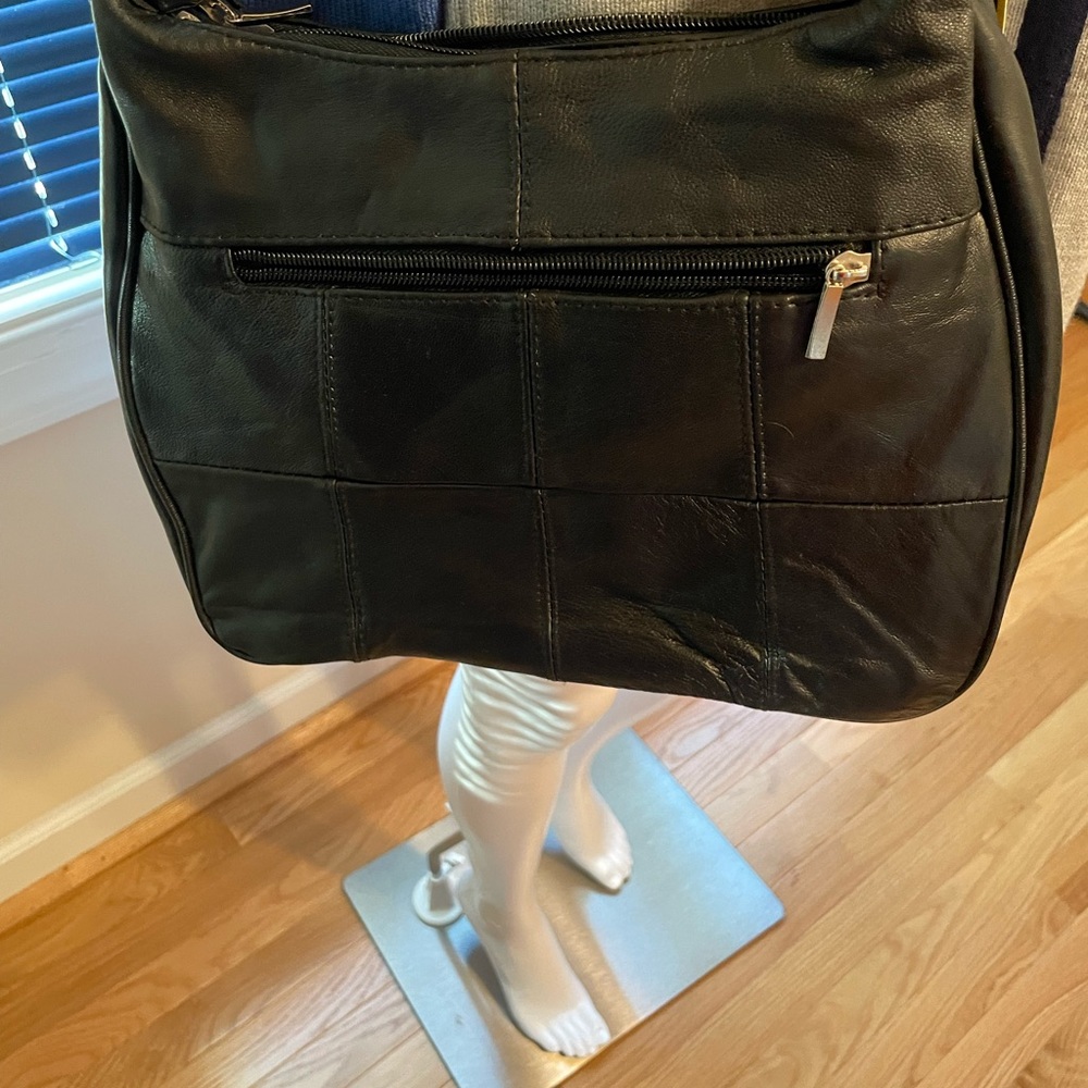 Did you say pockets? American Unique Leather pocketbook with many pockets! Black